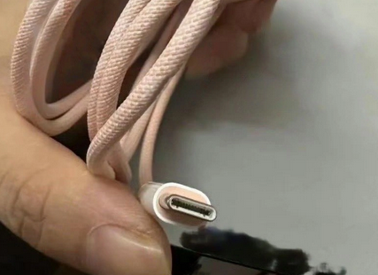 壤塘苹果15维修店分享iPhone15USB-C数据线长啥样